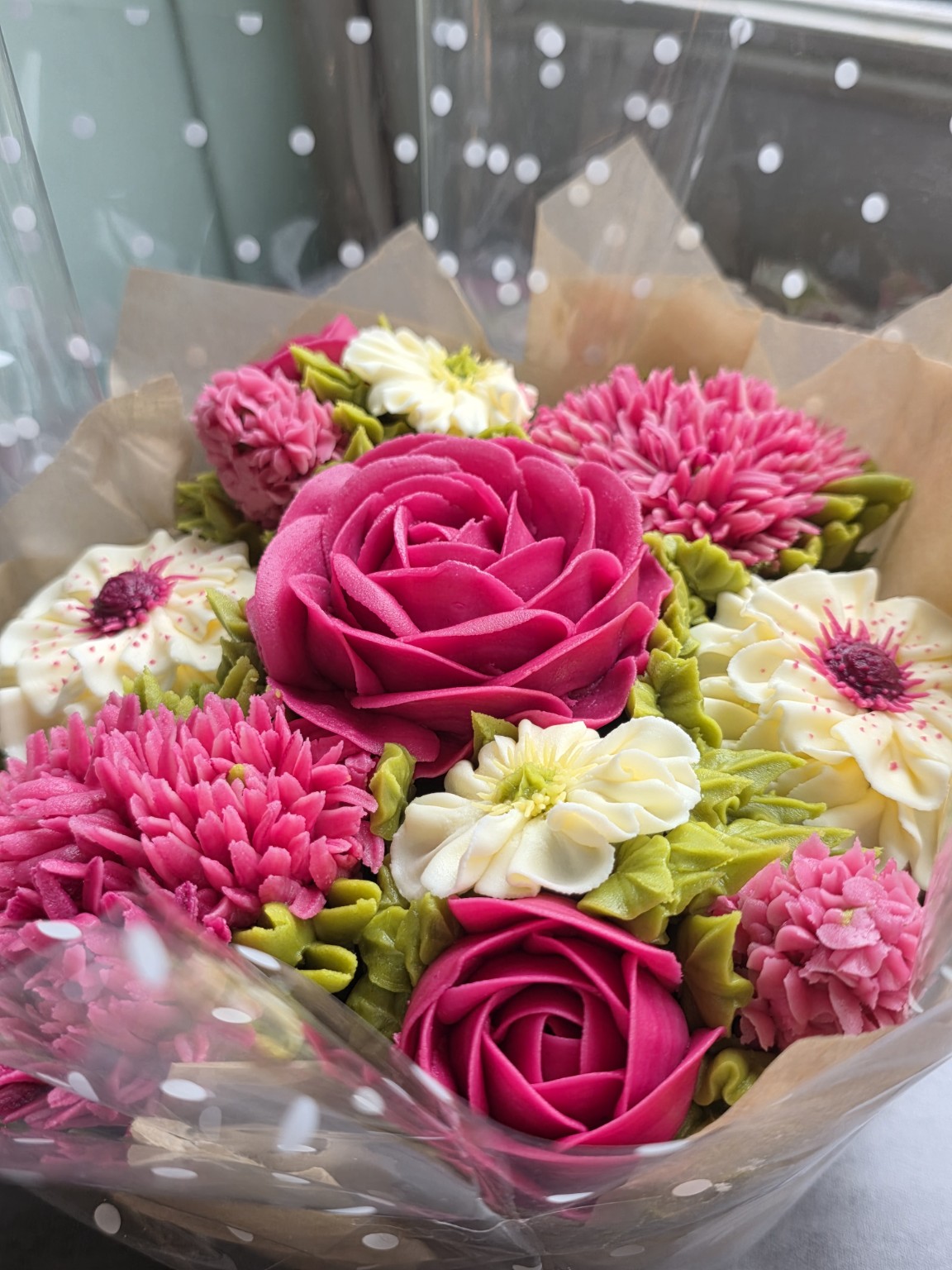 Seven-cupcake floral bouquet